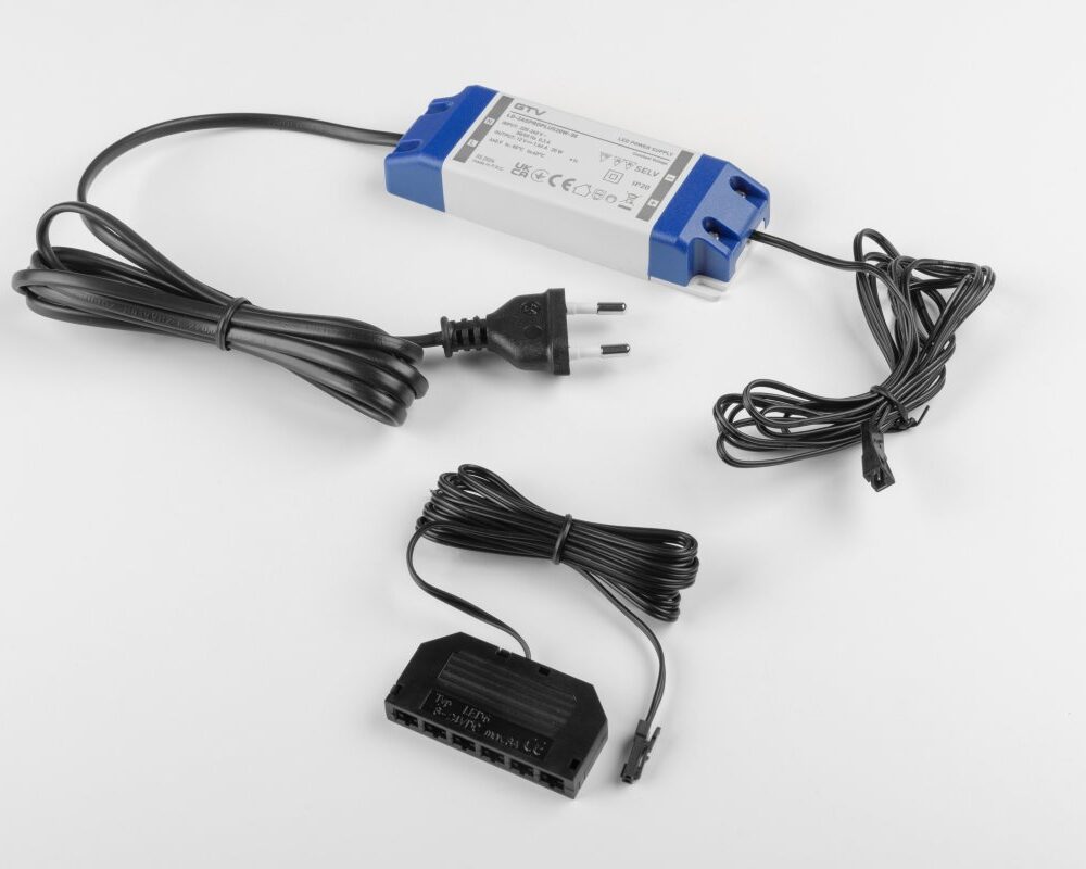 Set, power supply PRO PLUS, DC12V, input AC220-240V, 15 W, IP20, with plug and splitter 6 x mini AMP