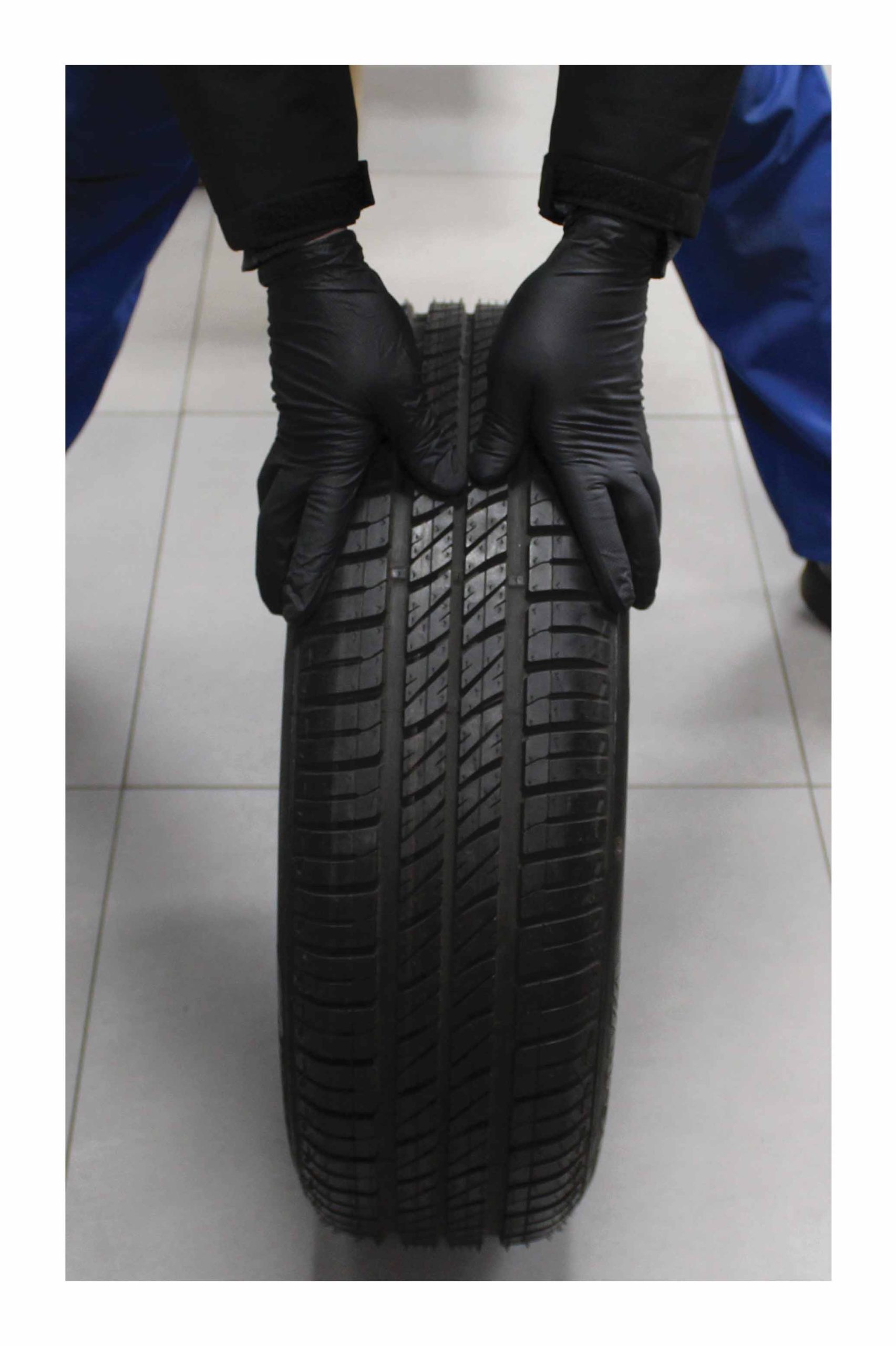 S-L9GLD 9″ DISPOSABLE NITRILE GLOVES WITH DIAMOND TEXTURED - Image 5