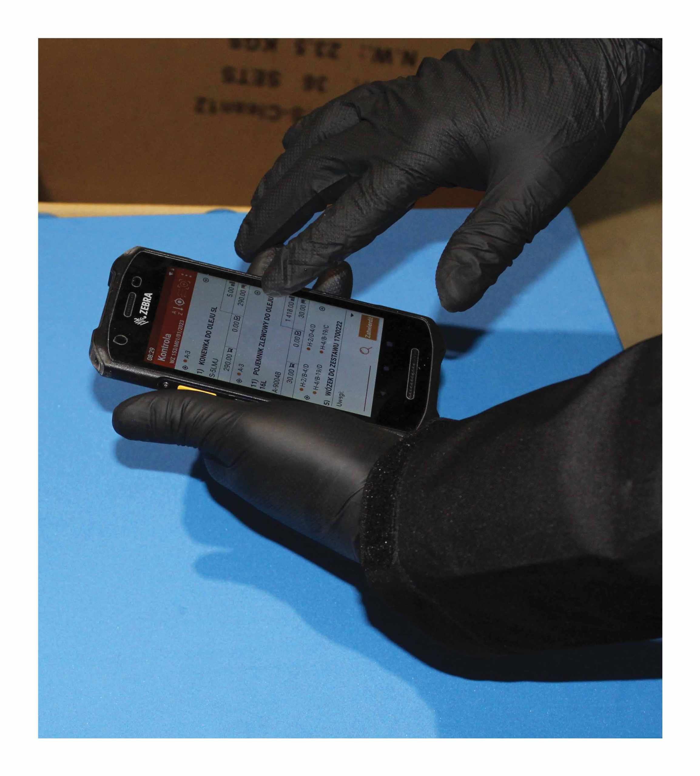 S-L9GLD 9″ DISPOSABLE NITRILE GLOVES WITH DIAMOND TEXTURED - Image 6